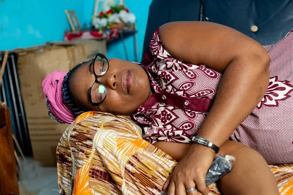 Beautiful African Adult Woman Sleeping Couch Home — Stock Photo, Image