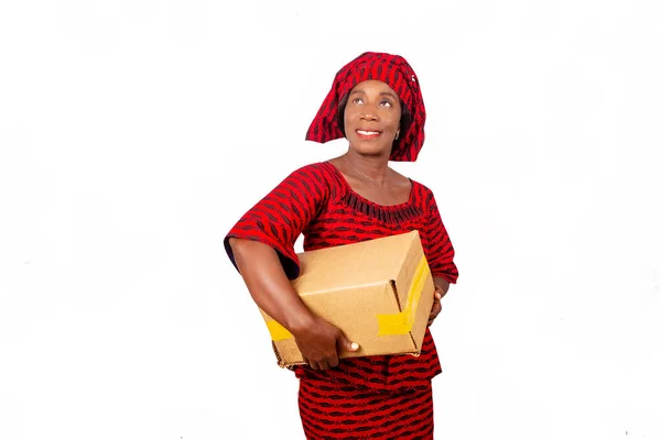 Bella Donna Adulta Africana Che Indossa Tessuto Rosso Piedi Sta — Foto Stock