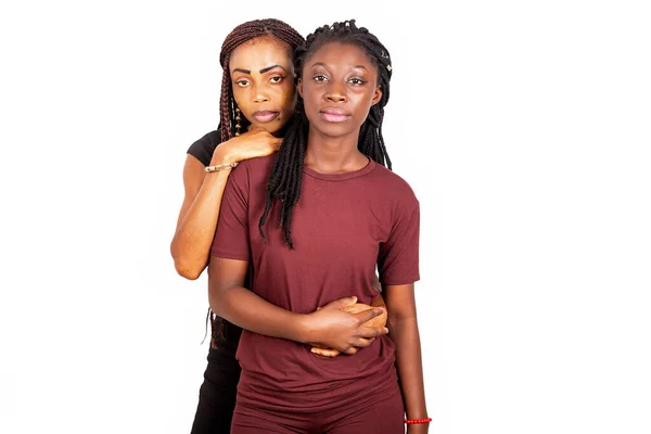 Two Young Sisters Standing White Background Embracing Smiling Looking Camera — Stock Photo, Image