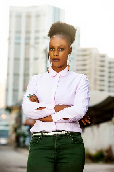 Beautiful Confident African Young Woman Arms Crossed Looking Camera Street — Stock Photo, Image