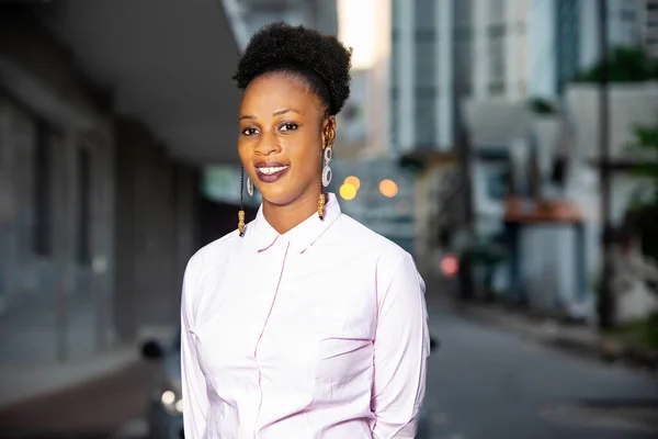 Charming Young African Woman Standing Outdoors Looking Camera Smiling — Stock Photo, Image