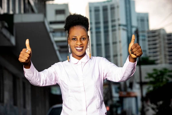 Young African Woman Standing Outdoors Smiling Lift Thumbs — Stock Photo, Image