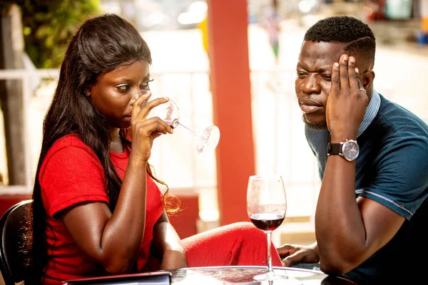 Young Man Sitting Refreshment Bar Feeling Headache While His Girlfriend — Stock Photo, Image