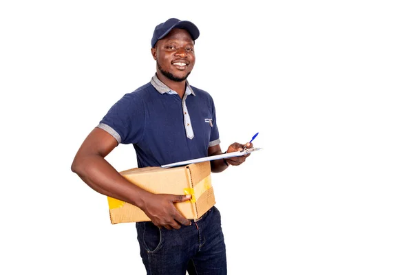 Feliz Joven Guapo Repartidor Uniforme Azul Sosteniendo Papel Prensa Con —  Fotos de Stock