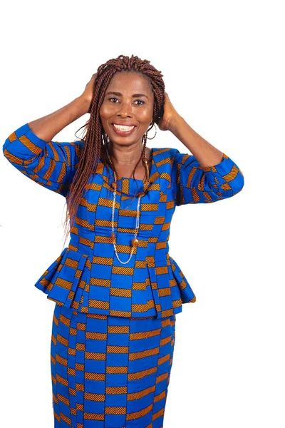 Hermosa Mujer Negocios Africana Vestido Tradicional Pie Sobre Fondo Blanco — Foto de Stock