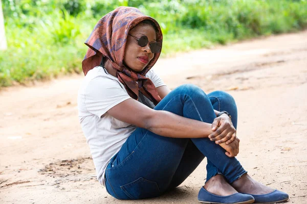 Beautiful Adult Woman Sitting Road Crossed Legs Wearing Headscarf Sunglasses — Stock Photo, Image