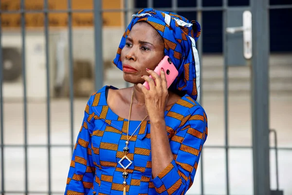 Beautiful Adult Businesswoman Standing Street Talking Mobile Phone — Stock Photo, Image