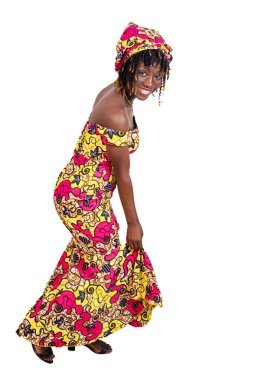 Geleneksel peştemalli güzel bir kadın kameraya gülümsüyor..