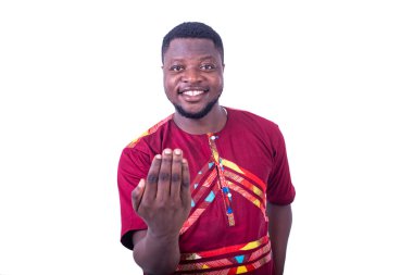 Yetişkin bir adam kendini mutlu, başarılı ve kendinden emin hisseder, bir meydan okumayla yüzleşir ve der ki:!