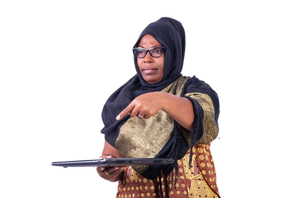 Portrait Mature Muslim Businesswoman Wearing Glasses Pointing Finger Laptop — Stock Photo, Image