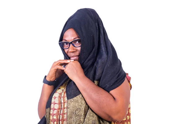 Muslim Mature Woman Wearing Glasses Standing Looking Camera — Stock Photo, Image