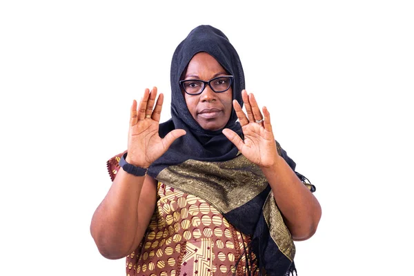 Muslim Mature Woman Wearing Glasses Raising Hands Looking Camera — Stock Photo, Image