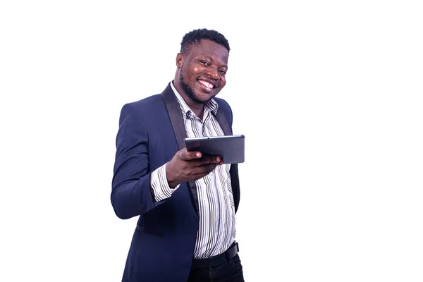Portrét Pohledného Mladého Seriózního Podnikatele Obleku Držícího Digitální Tablet Usmívajícího — Stock fotografie