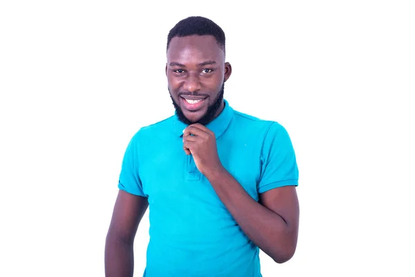 Retrato Joven Guapo Con Una Camiseta Azul Con Barba Mano —  Fotos de Stock