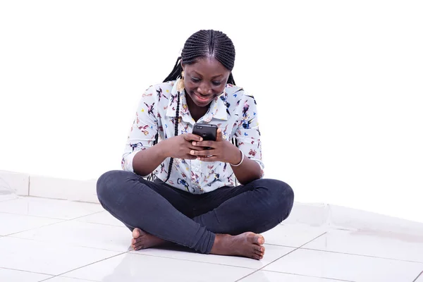 Portrait Beautiful Young Woman Smiling Chatting Mobile Phone While Sitting — Stock Photo, Image