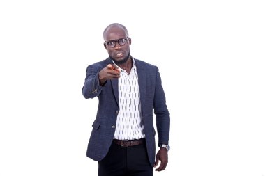 Yakışıklı, öfkeli bir iş adamının portresi..