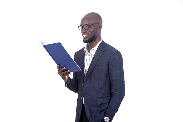 Retrato Hombre Negocios Adulto Con Gafas Leyendo Documento Mientras Sonríe —  Fotos de Stock