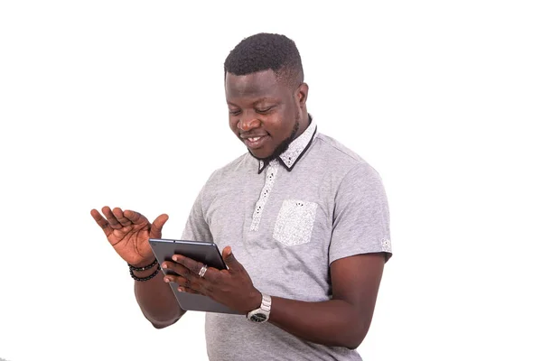 Retrato Joven Guapo Usando Una Tableta Digital Mientras Sonríe —  Fotos de Stock