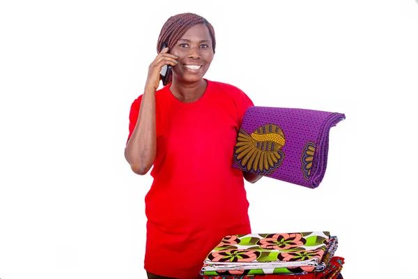 Portrait Beautiful Smiling Woman Talking Mobile Phone While Holding Traditional — Stock Photo, Image