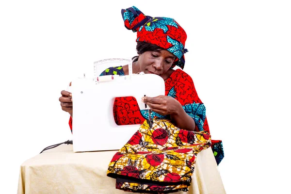 Uma Costureira Vestido Tradicional Sentado Sua Oficina Costurar Uma Saia — Fotografia de Stock