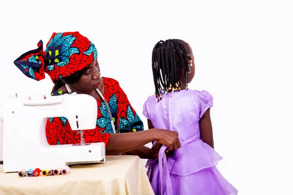 Portrait Woman Seamstress Tying Little Girl Dress Back Her Workshop — 스톡 사진