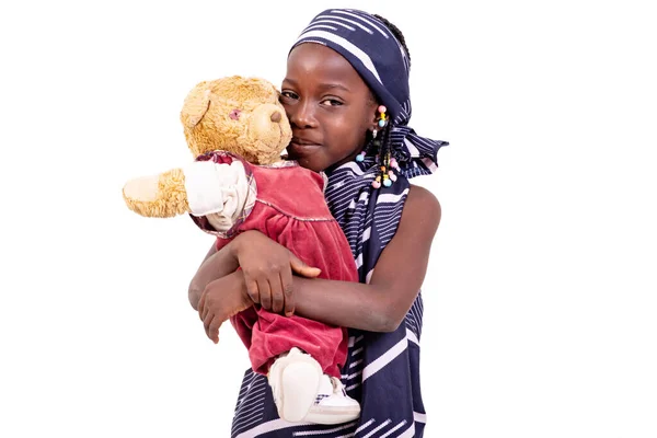 Schattig Klein Meisje Draagt Traditionele Afrikaanse Lendendoek Houdt Haar Teddybeer — Stockfoto