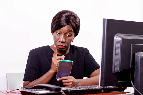 Portrait Beautiful Angry Mature Businesswoman Showing Finger Video Call Office — Stock Photo, Image