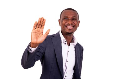 Kameraya gülümserken selam veren yakışıklı bir iş adamının portresi..