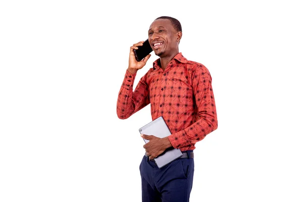 Retrato Joven Empresario Hablando Teléfono Móvil Sosteniendo Una Tableta Digital — Foto de Stock