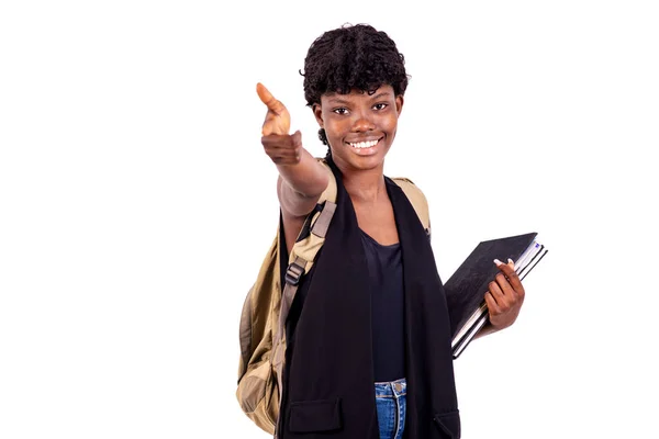Sırt Çantası Taşıyan Genç Mutlu Bir Öğrenci Kız Gülümseyerek Işaret — Stok fotoğraf