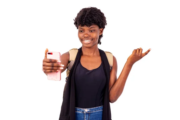 Mladý Student Batohem Stojící Bílém Pozadí Komunikace Pomocí Mobilního Telefonu — Stock fotografie