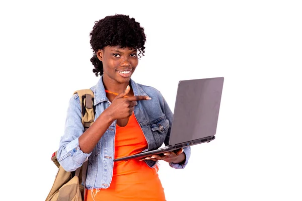 Krásná Mladá Studentka Nesoucí Batoh Ukazující Prstem Laptop Usmívající — Stock fotografie