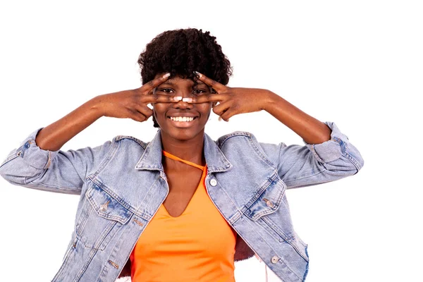 Junge Studentin Jacke Steht Auf Weißem Hintergrund Und Blickt Lachend — Stockfoto