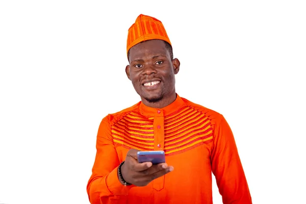 Portrait Jeune Homme Affaires Vêtu Orange Donnant Téléphone Portable Souriant — Photo