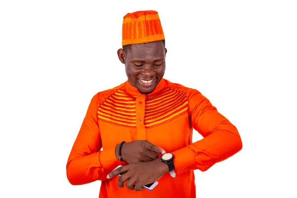 Jeune Homme Affaires Vêtements Orange Pointant Doigt Montre Bracelet Souriant — Photo
