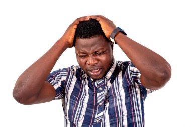 Çaresiz bir gencin portresi kafasının üstünde el ele tutuşuyor..