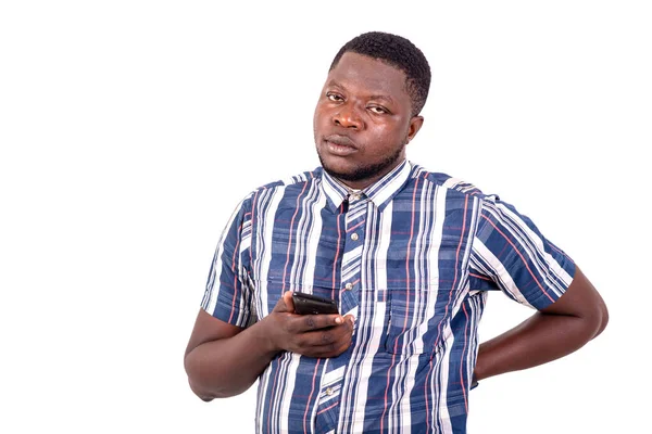 Retrato Joven Guapo Parado Fondo Sosteniendo Teléfono Móvil — Foto de Stock