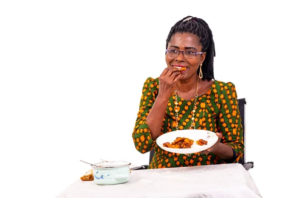 Portrait Beautiful Adult Housewife Eating Small Pieces Fried Bananas Plate — Stock Photo, Image