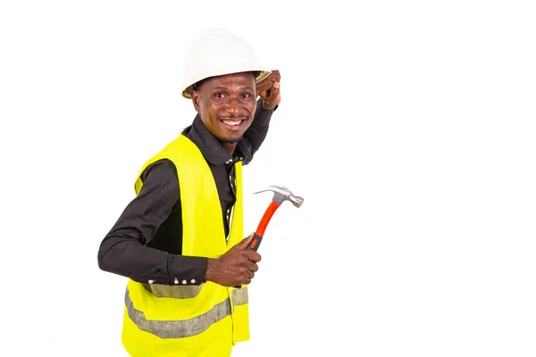 Jovem Técnico Masculino Vestindo Colete Verde Capacete Segurança Segurando Martelo — Fotografia de Stock