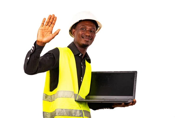 Retrato Jovem Engenheiro Segurando Laptop Levantando Mão Enquanto Sorri — Fotografia de Stock
