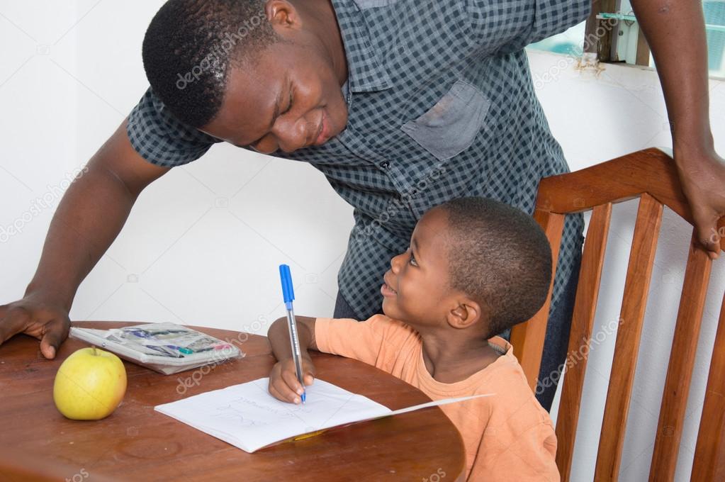 Schuljunge Mit Seinem Hause Lehrer Studieren Stockfoto C Vystek