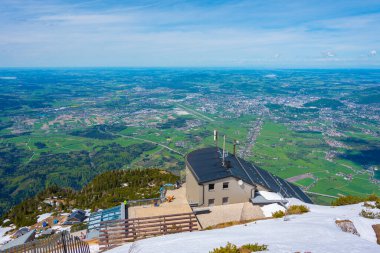 Avusturya, Salzburg yakınlarındaki Untersberg tepesine tırmanan Untersbergsbahn