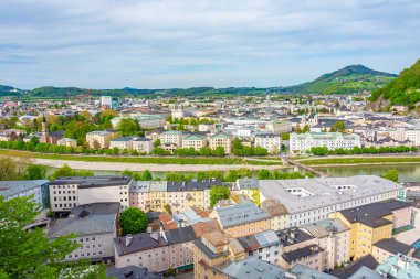 Salzburg, Avusturya 'daki Salzach Nehri' ne bak.