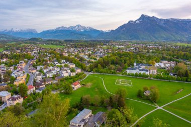 Untersberg, Avusturya 'nın Salzburg kentindeki Hohensalzburg kalesinden görüldü.