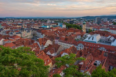 Avusturya 'da Graz' ın günbatımı manzarası
