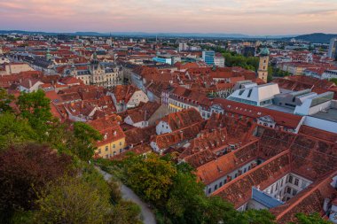Avusturya 'da Graz' ın günbatımı manzarası
