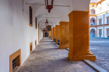 Graz, Avusturya 'daki Eggenberg Kalesi' nde yaz günü.