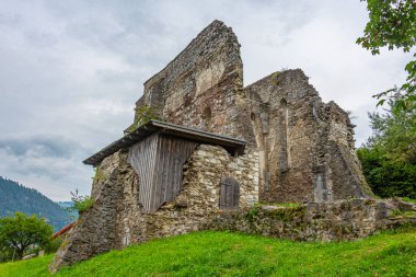 Friesach, Avusturya Virgilienberg 'deki kilise kalıntıları.