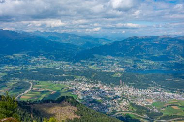 Spittal an der Drau ve Millstatter manzaralı göl Avusturya 'da görülür.