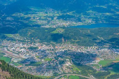 Spittal an der Drau ve Millstatter manzaralı göl Avusturya 'da görülür.
